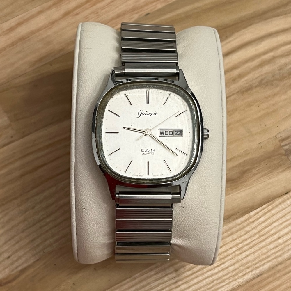 Elgin Galaxie Men’s Watch Vintage Quartz Silver Tone Case Stretch Bracelet